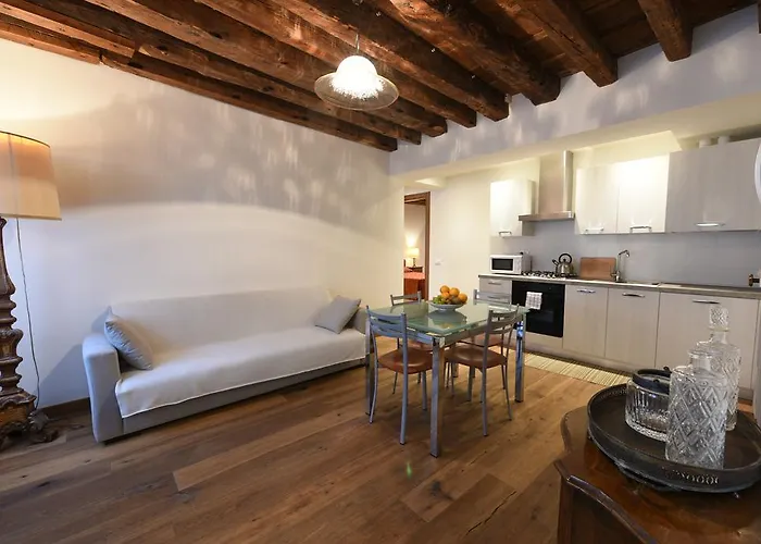 Lägenhet Mercerie E Capitello